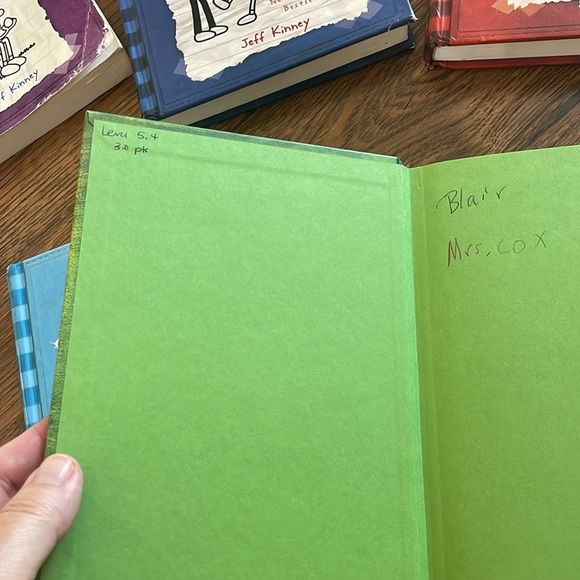 Diary of a Wimpy Kid - 4 hard backs and 2 soft gently loved - Picture 3 of 4